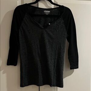 Comfy black and grey 3/4 sleeve top